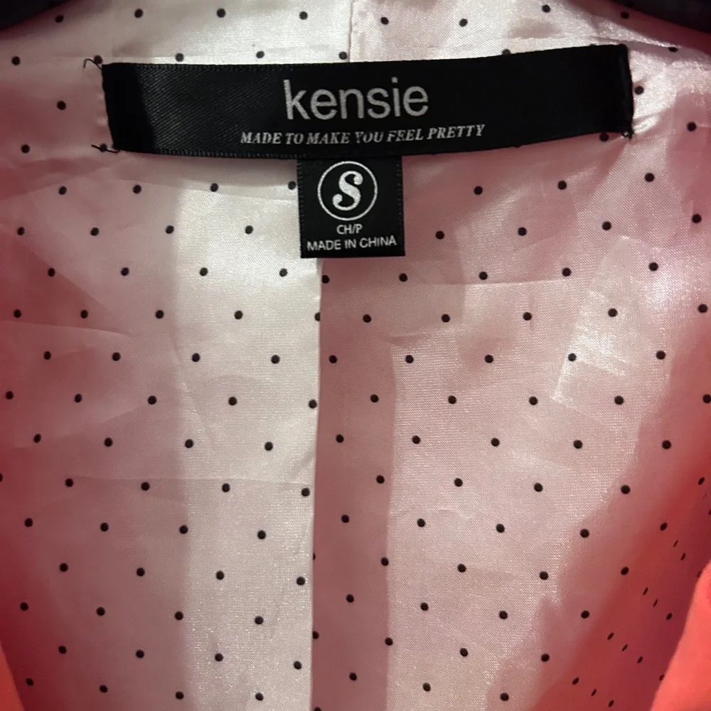 Kensie Coral Blazer with Polka Dot Lining,
NWT Size Small - Picture 3 of 4